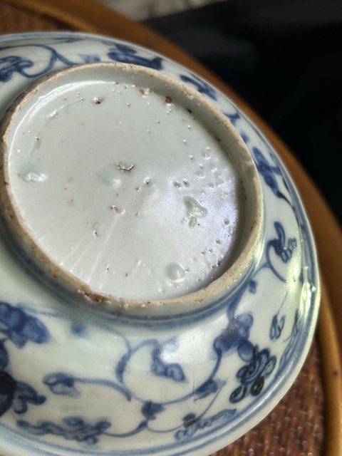 古玩陶瓷樹石欄桿青花盤真品鑒賞圖