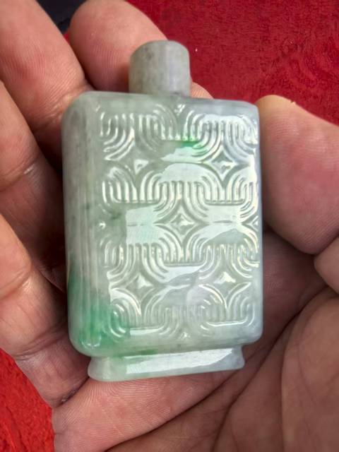 古玩玉器清代老翡翠鼻煙壺真品鑒賞圖