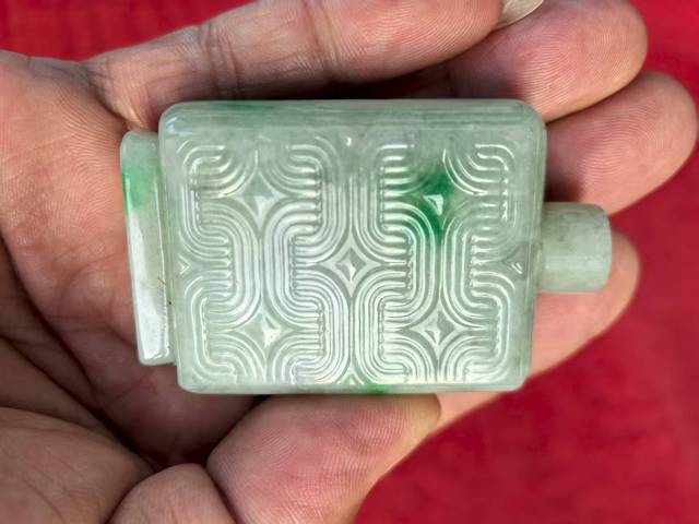 古玩玉器清代老翡翠鼻煙壺真品鑒賞圖