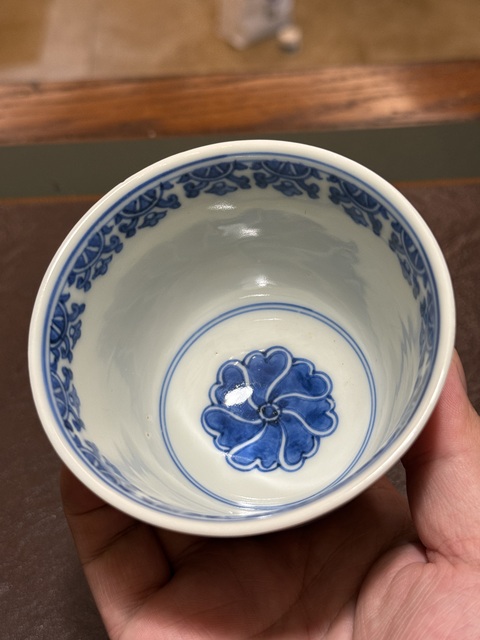 古玩陶瓷花間獅子紋青花杯真品鑒賞圖