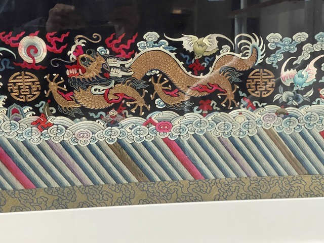 古玩雜項龍紋刺繡真品鑒賞圖