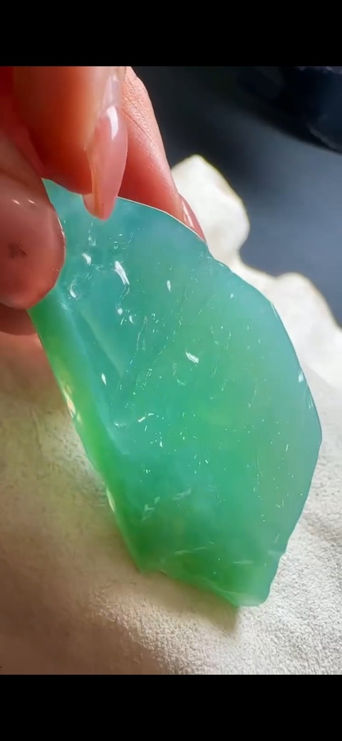古玩玉器天然翡翠打磨明料真品鑒賞圖