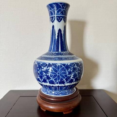 古玩陶瓷清光緒 青花纏枝花卉紋賞瓶真品鑒賞圖