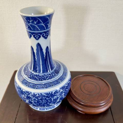 古玩陶瓷清光緒 青花纏枝花卉紋賞瓶真品鑒賞圖