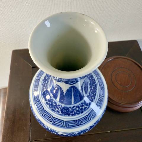 古玩陶瓷清光緒 青花纏枝花卉紋賞瓶真品鑒賞圖