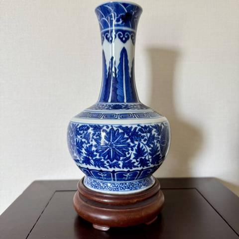 古玩陶瓷清光緒 青花纏枝花卉紋賞瓶真品鑒賞圖