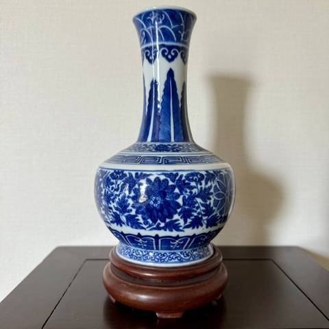 古玩陶瓷清光緒 青花纏枝花卉紋賞瓶真品鑒賞圖