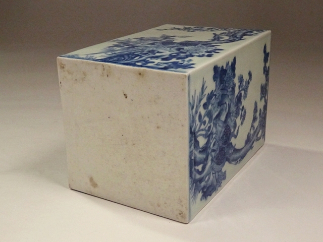 古玩陶瓷四方筆筒真品鑒賞圖