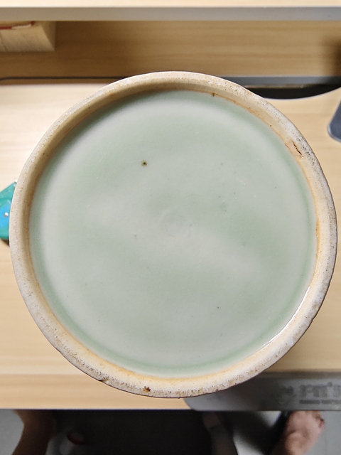 古玩陶瓷青釉印花觀音瓶真品鑒賞圖