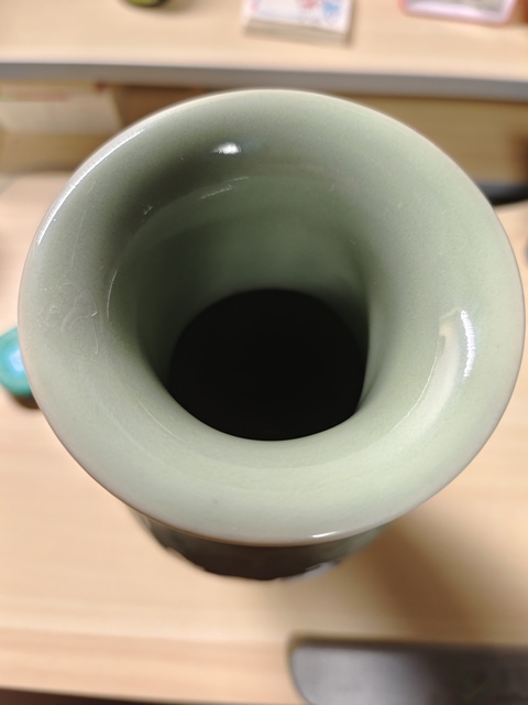 古玩陶瓷青釉印花觀音瓶真品鑒賞圖