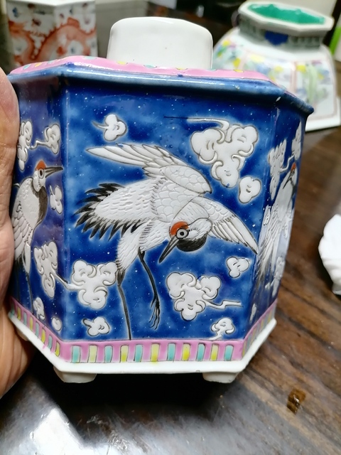 古玩陶瓷鶴紋粉彩茶葉罐真品鑒賞圖