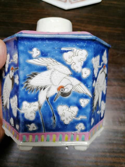 古玩陶瓷鶴紋粉彩茶葉罐真品鑒賞圖