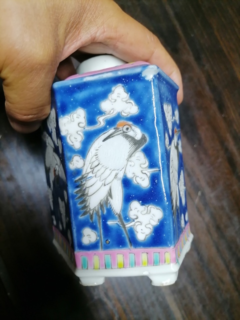 古玩陶瓷鶴紋粉彩茶葉罐真品鑒賞圖