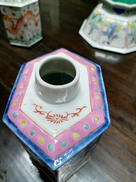 古玩陶瓷鶴紋粉彩茶葉罐真品鑒賞圖