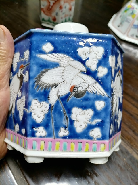 古玩陶瓷鶴紋粉彩茶葉罐真品鑒賞圖