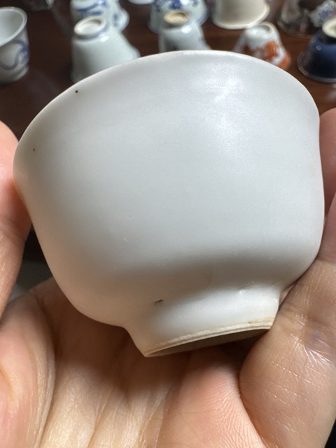 古玩陶瓷甜白釉茶杯真品鑒賞圖