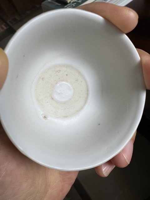 古玩陶瓷甜白釉茶杯真品鑒賞圖