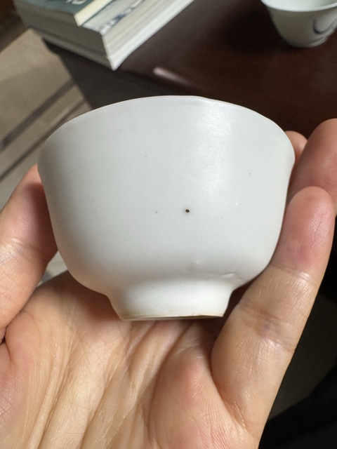 古玩陶瓷甜白釉茶杯真品鑒賞圖