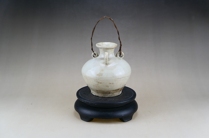 古玩陶瓷明代.青白釉三系執壺拍賣,當前價格1元