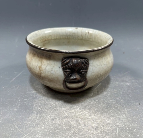 古玩陶瓷哥釉鐵銹釉雙鋪首香爐真品鑒賞圖