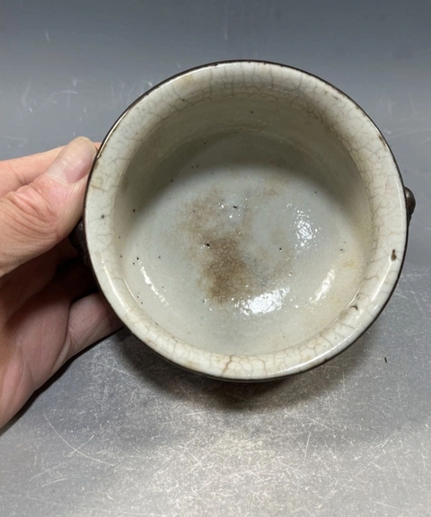 古玩陶瓷哥釉鐵銹釉雙鋪首香爐真品鑒賞圖
