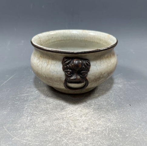 古玩陶瓷哥釉鐵銹釉雙鋪首香爐真品鑒賞圖