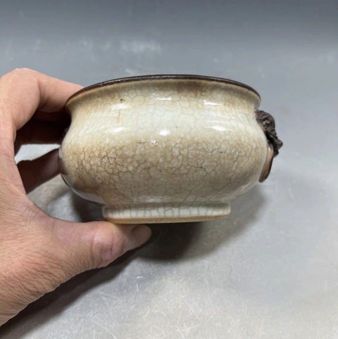 古玩陶瓷哥釉鐵銹釉雙鋪首香爐真品鑒賞圖