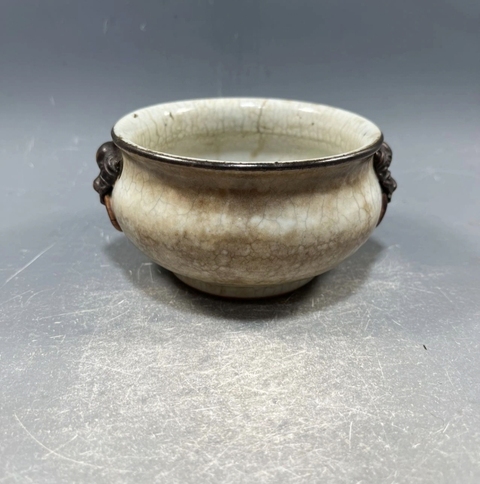 古玩陶瓷哥釉鐵銹釉雙鋪首香爐真品鑒賞圖
