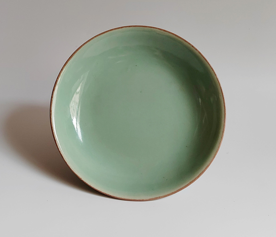 古玩陶瓷豆青釉盤真品鑒賞圖