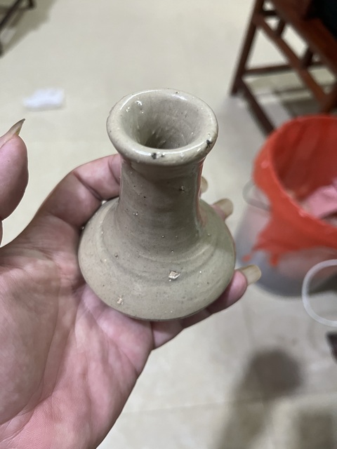 古玩陶瓷龍泉系青瓷長(zhǎng)頸瓶真品鑒賞圖