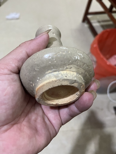 古玩陶瓷龍泉系青瓷長(zhǎng)頸瓶真品鑒賞圖