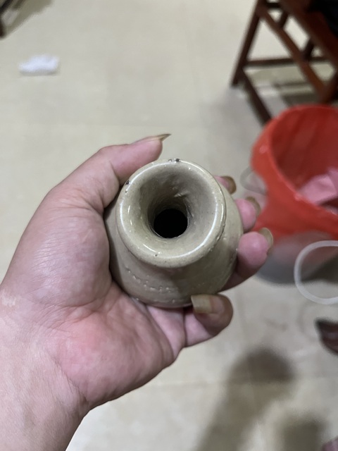 古玩陶瓷龍泉系青瓷長(zhǎng)頸瓶真品鑒賞圖