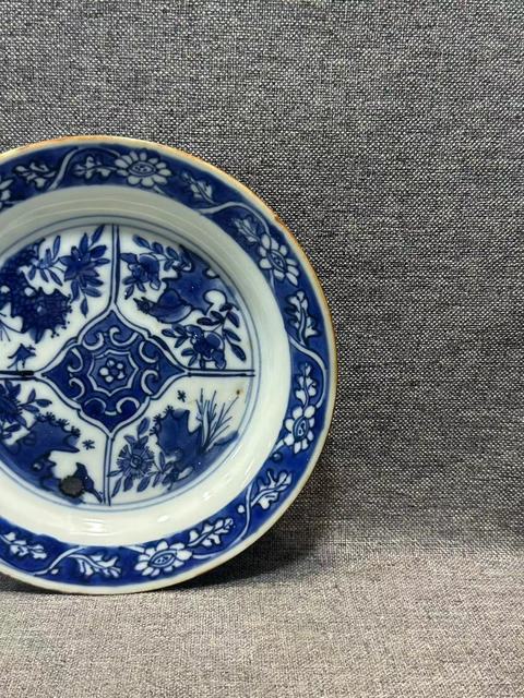古玩陶瓷花卉紋青花盤真品鑒賞圖