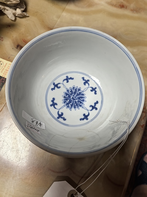 古玩陶瓷道光·青花纏枝蓮紋碗（官）真品鑒賞圖