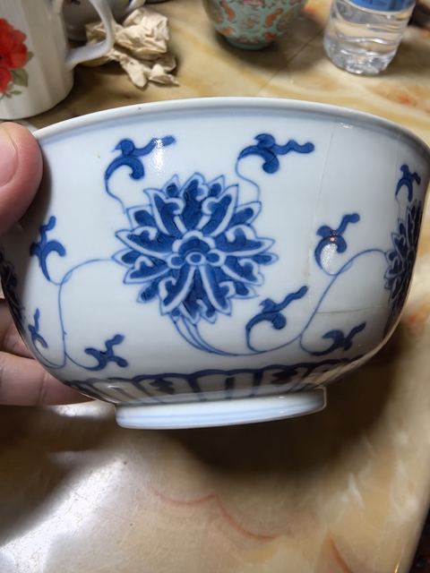 古玩陶瓷道光·青花纏枝蓮紋碗（官）真品鑒賞圖