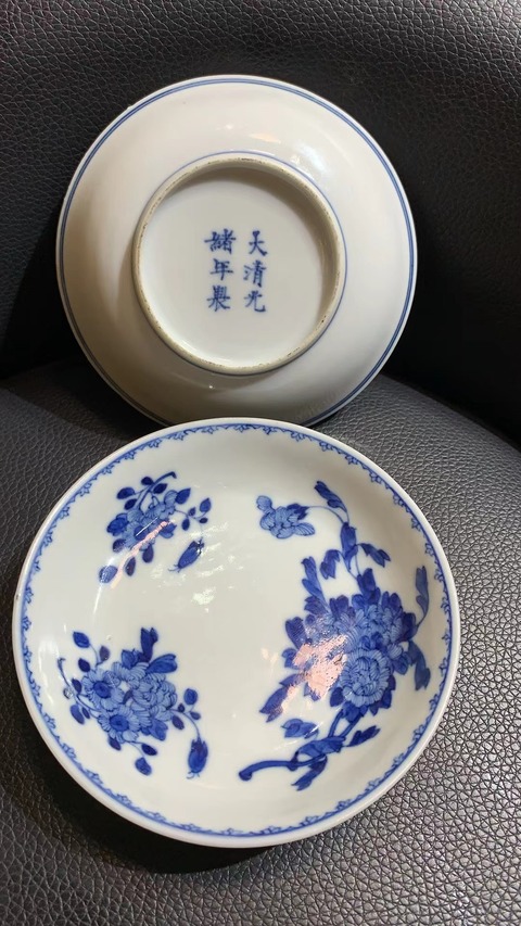 古玩陶瓷花卉紋青花盤真品鑒賞圖
