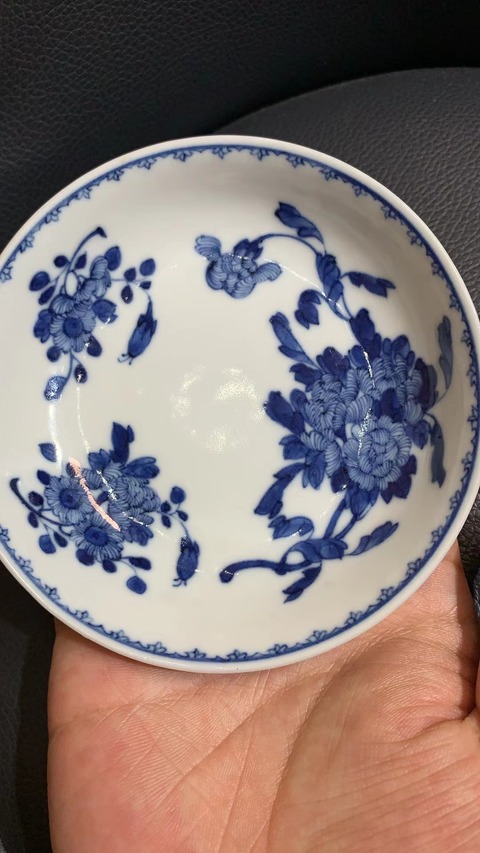 古玩陶瓷花卉紋青花盤真品鑒賞圖
