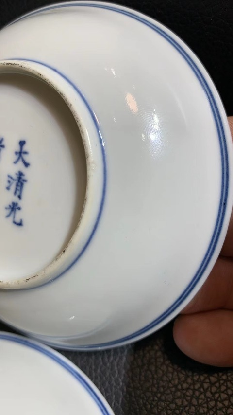 古玩陶瓷花卉紋青花盤真品鑒賞圖