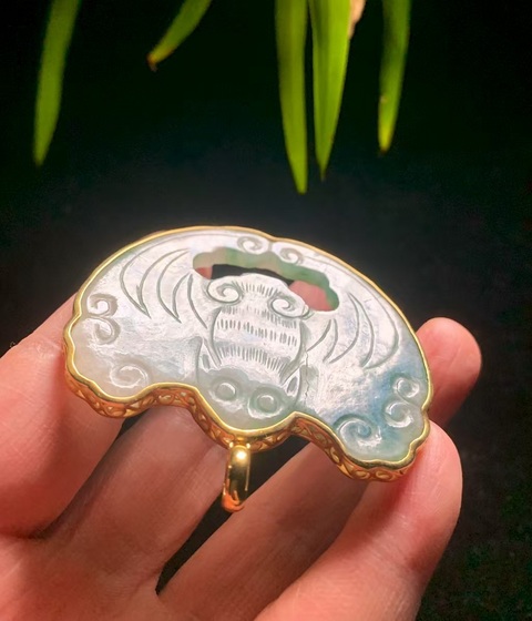 古玩玉器清代翡翠雕“福意綿綿”佩拍賣,當(dāng)前價格16000元