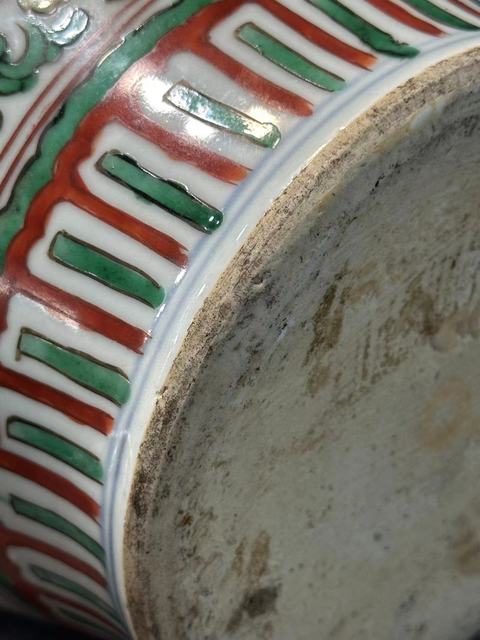 古玩陶瓷青花五彩花卉紋罐真品鑒賞圖