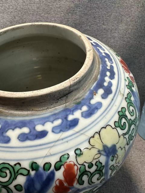 古玩陶瓷青花五彩花卉紋罐真品鑒賞圖
