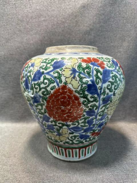 古玩陶瓷青花五彩花卉紋罐真品鑒賞圖