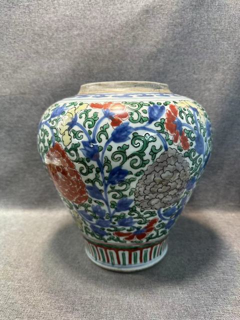 古玩陶瓷青花五彩花卉紋罐真品鑒賞圖