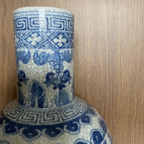 古玩陶瓷壽字紋哥釉青花瓶真品鑒賞圖