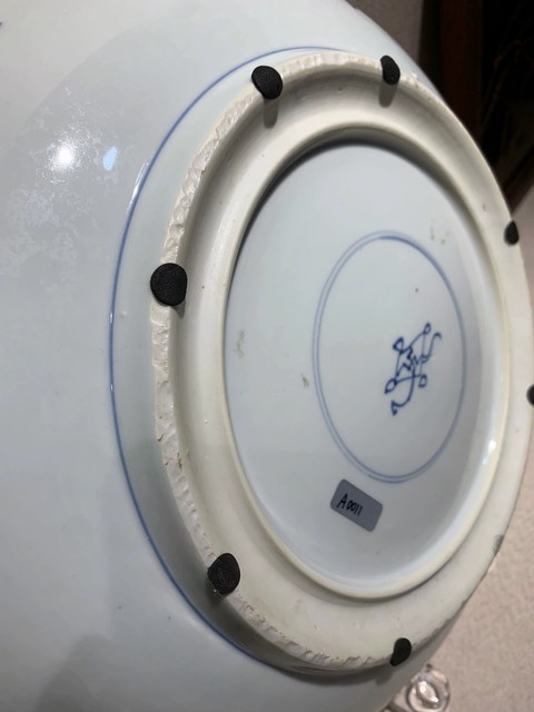 古玩陶瓷花卉紋青花盤真品鑒賞圖