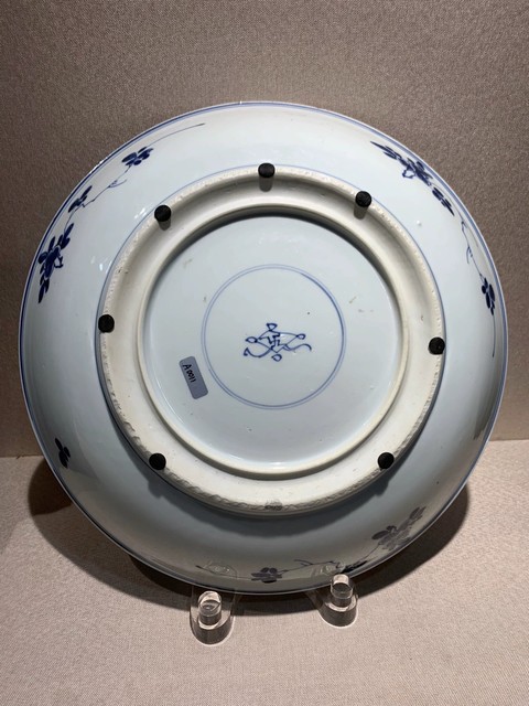 古玩陶瓷花卉紋青花盤真品鑒賞圖