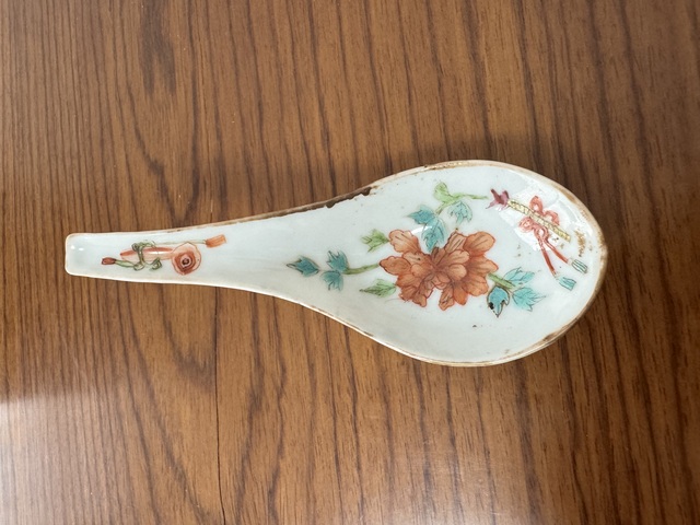 古玩陶瓷粉彩花卉紋調羹真品鑒賞圖