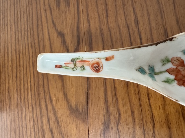 古玩陶瓷粉彩花卉紋調羹真品鑒賞圖