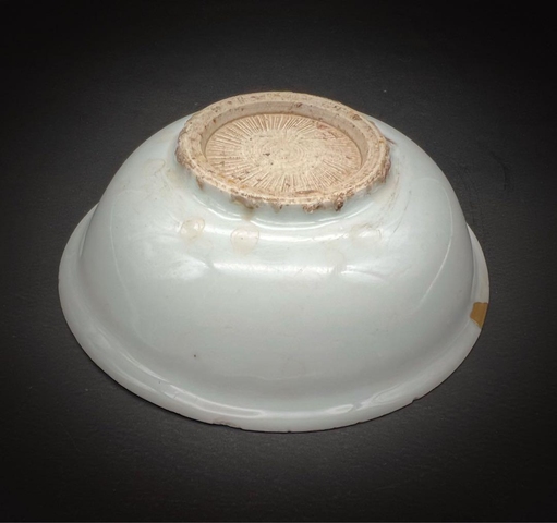古玩陶瓷團(tuán)螭紋青花碗真品鑒賞圖