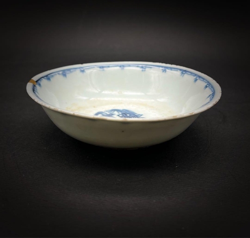 古玩陶瓷團(tuán)螭紋青花碗真品鑒賞圖